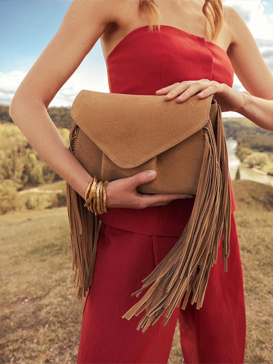 bolso-bandolera-flecos-marrón-suzon-m-folk-havane-vista-lateral-w25m-fol-su-l