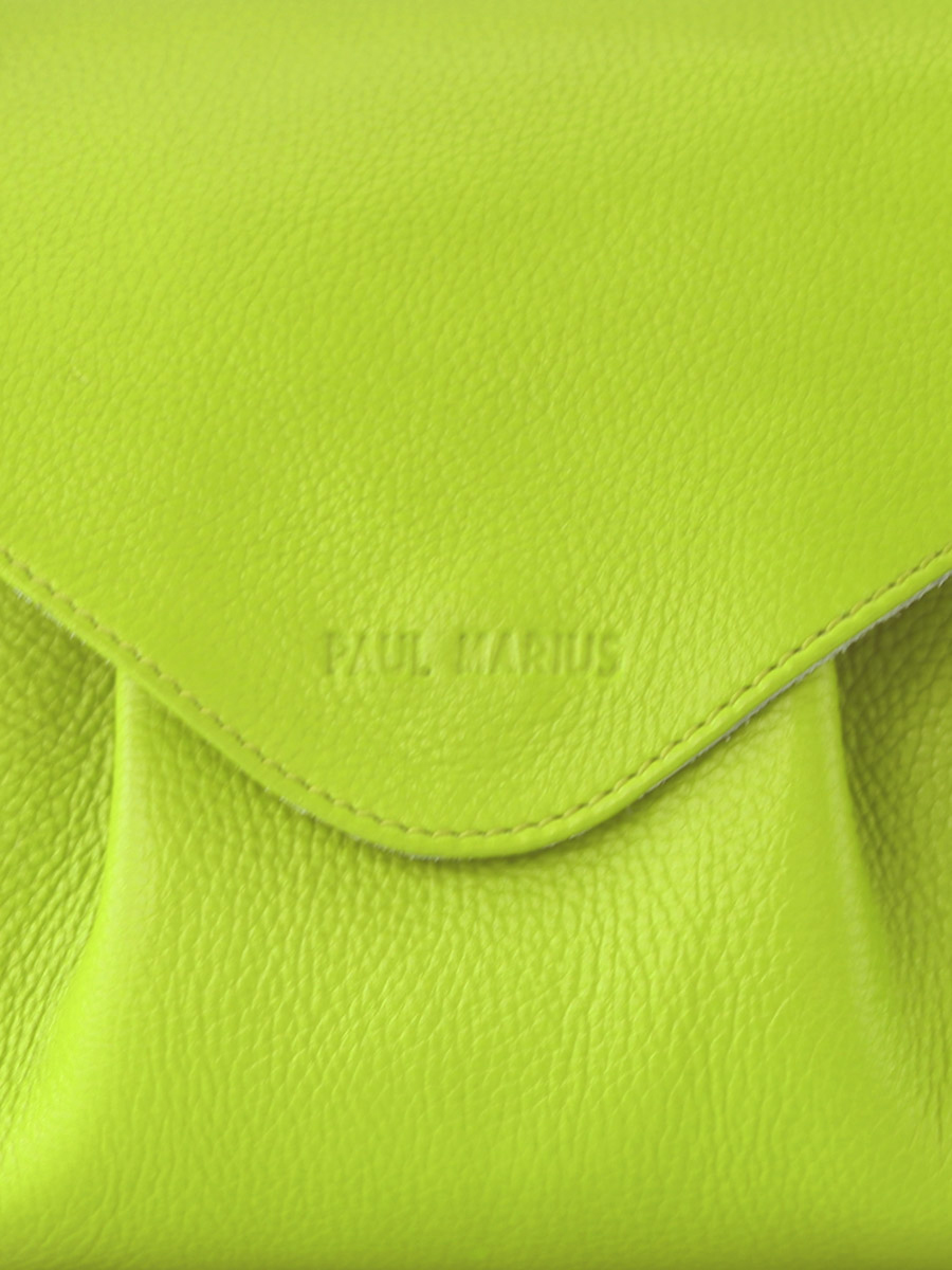 foto-en-primer-plano-material-bolso-bandolera-cuero-verde-suzon-m-sorbet-pomme-paul-marius-w25m-sb-lgr