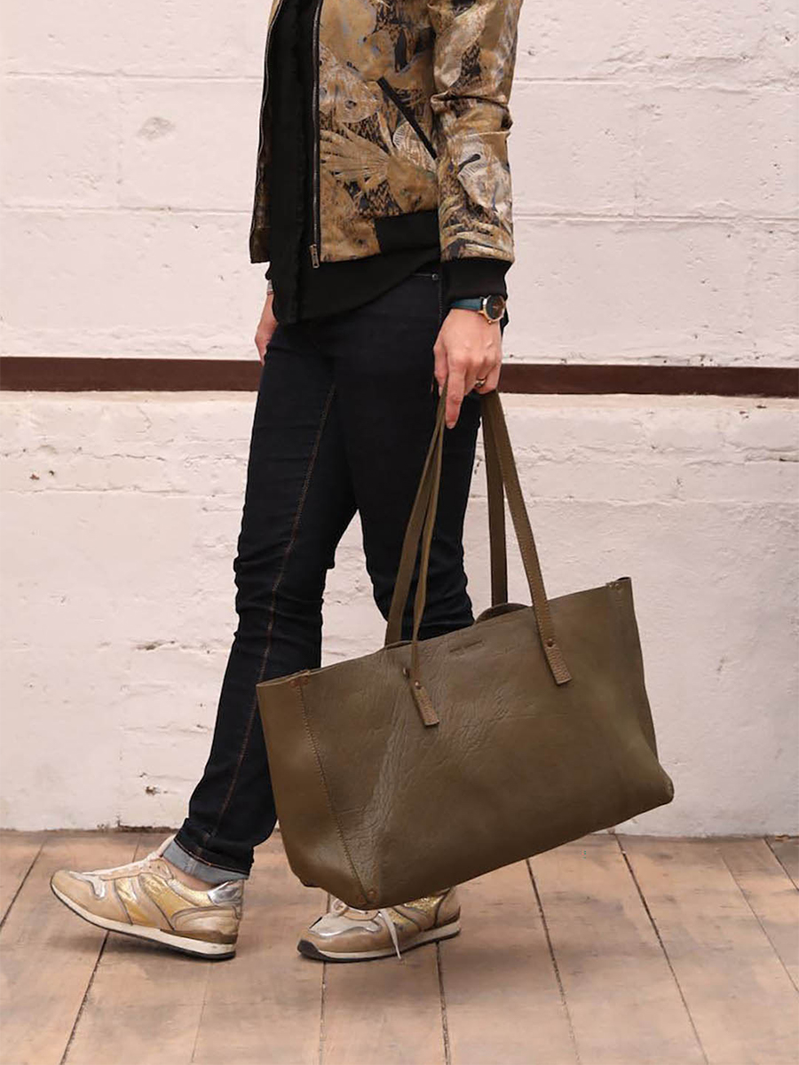 foto-vista-posterior-bolso-de-cuero-para-mujer-caqui-leffronte-m-caqui-paul-marius-w12-k