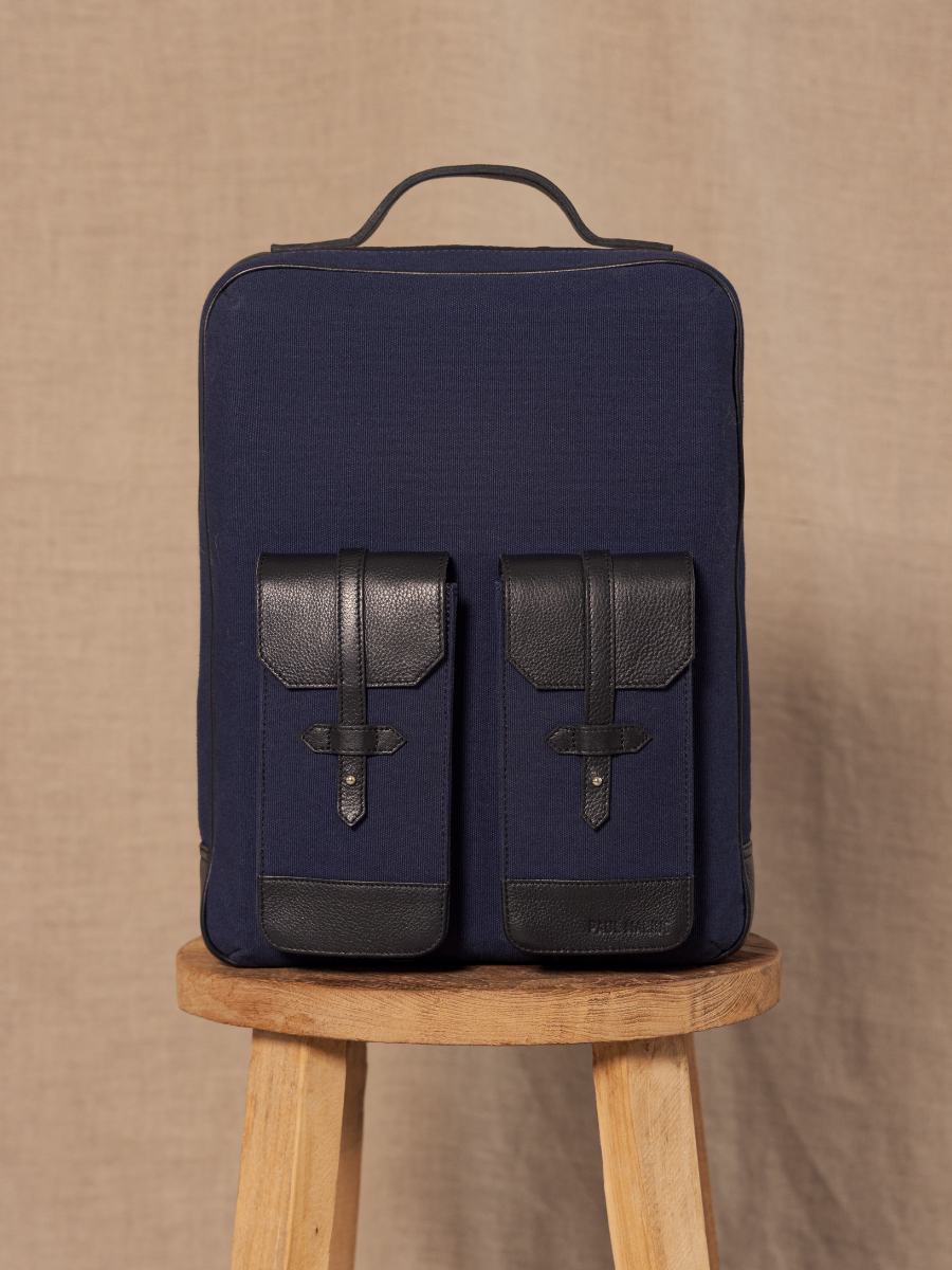 foto-vista-lateral-mochila-cuero-unisex-azul-negro-urbain-negro-lona-azul-marino-paul-marius-b08-obl-bluc