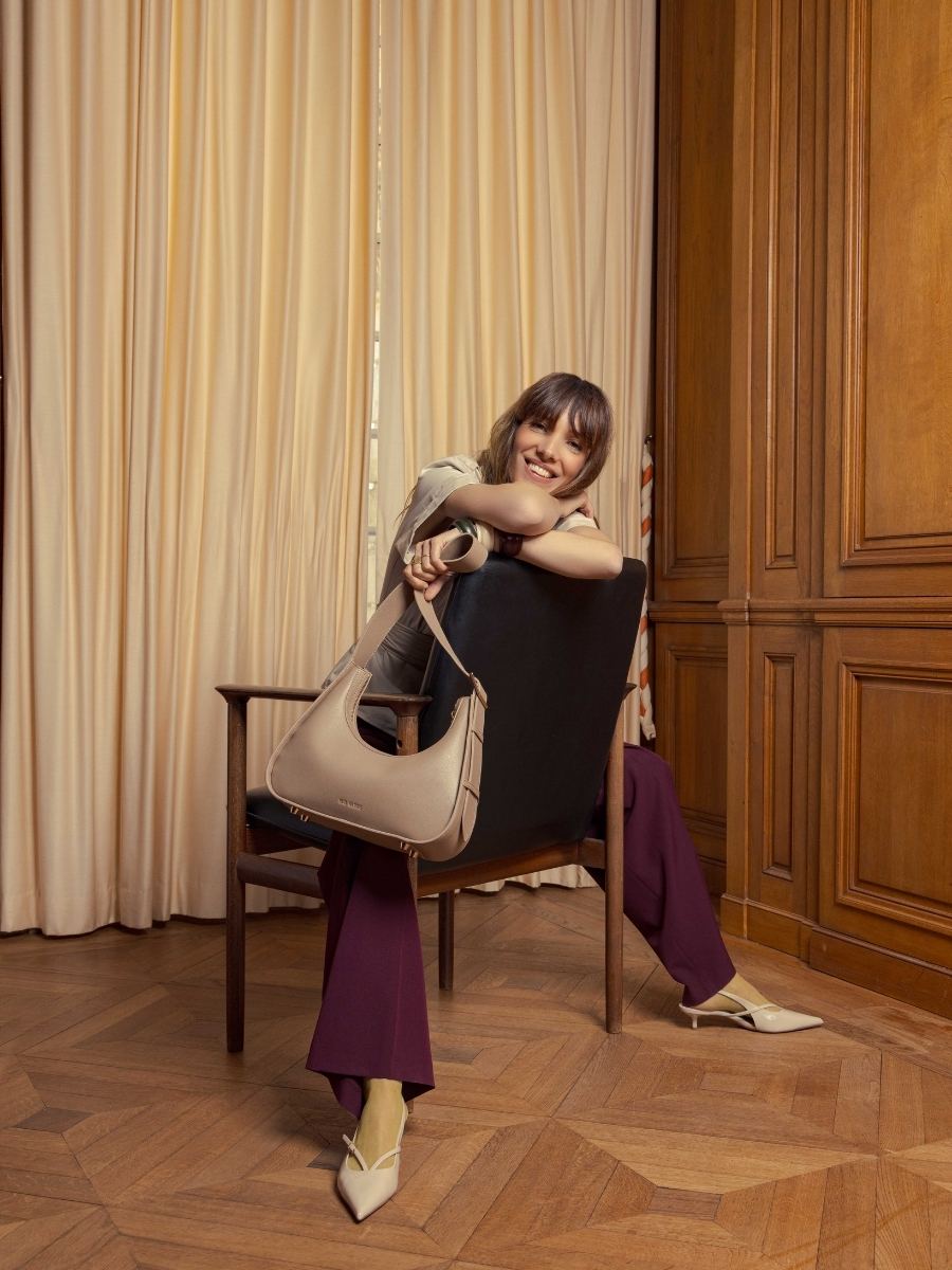 bolso-baguette-cuero-victoire-taupe-vista-llevado-w54-bei