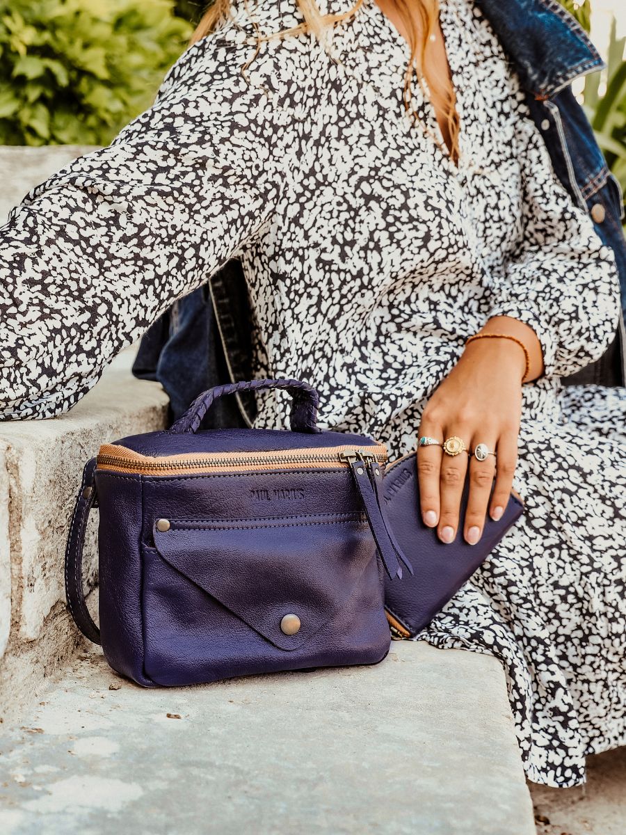foto-vista-posterior-cartera-cuero-mujer-azul-leportefeuille-manon-azul-egipcio-paul-marius-m32-egb