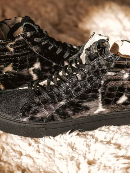 PM001 - Caimán negro barnizado