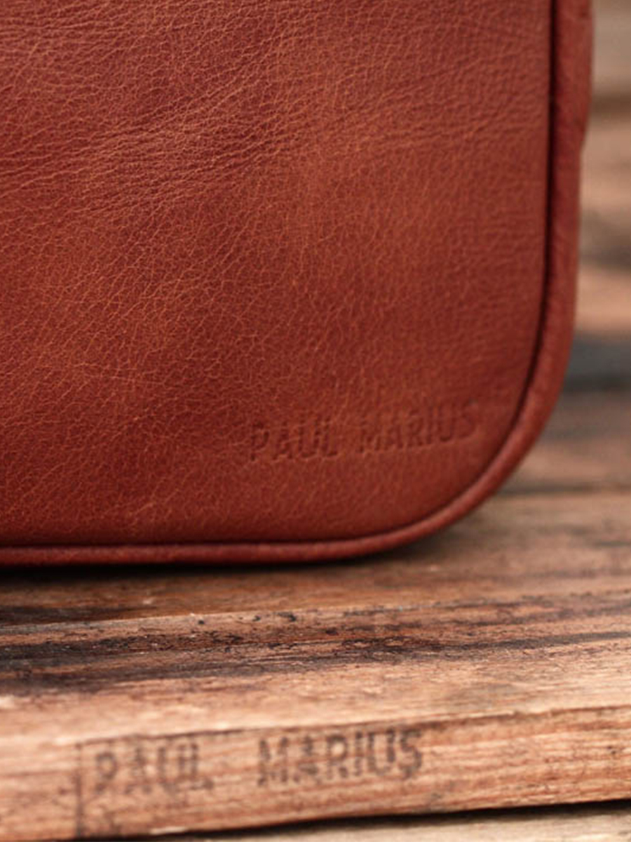 foto-vista-lateral-funda-ordenador-marrón-funda-ordenador-15-pulgadas-natural-paul-marius-m52m-l