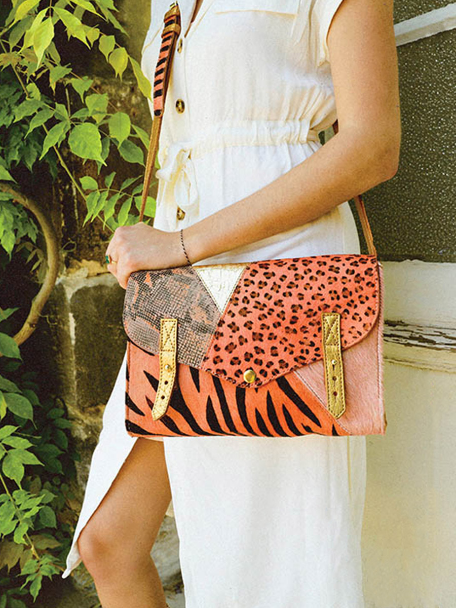 foto-vista-lateral-bolso-bandolera-cuero-mujer-rosa-dorado-lindispensable-chimere-rosa-dorada-paul-marius-w08-ch-pi-g