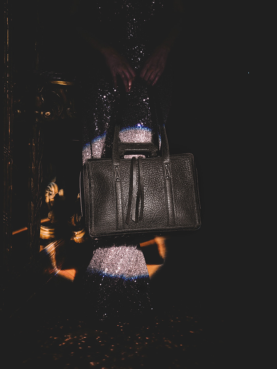 foto-vista-frontal-maleta-de-cuero-mujer-negra-lamalle-m-edición-negra-paul-marius-t02m-bed-n1