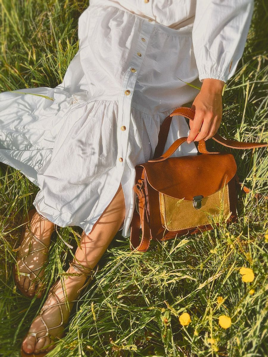 foto-bolso-bandolera-cuero-mujer-marrón-dorado-mademoiselle-george-natural-dorado-paul-marius-w05-l-g