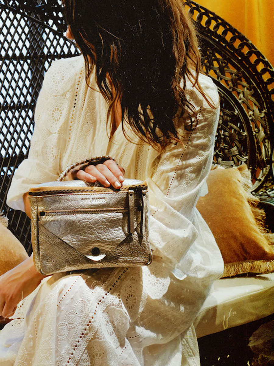 foto-bolso-bandolera-cuero-mujer-plateado-legavroche-reedition-ámbar-plateado-paul-marius-w26-bs