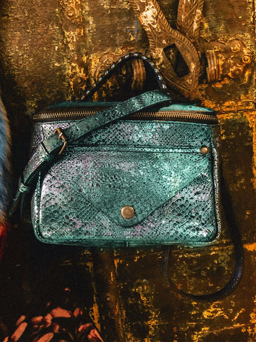 foto-material-bolso-bandolera-cuero-mujer-azul-verde-legavroche-reedition-boreal-paul-marius-w26-msp