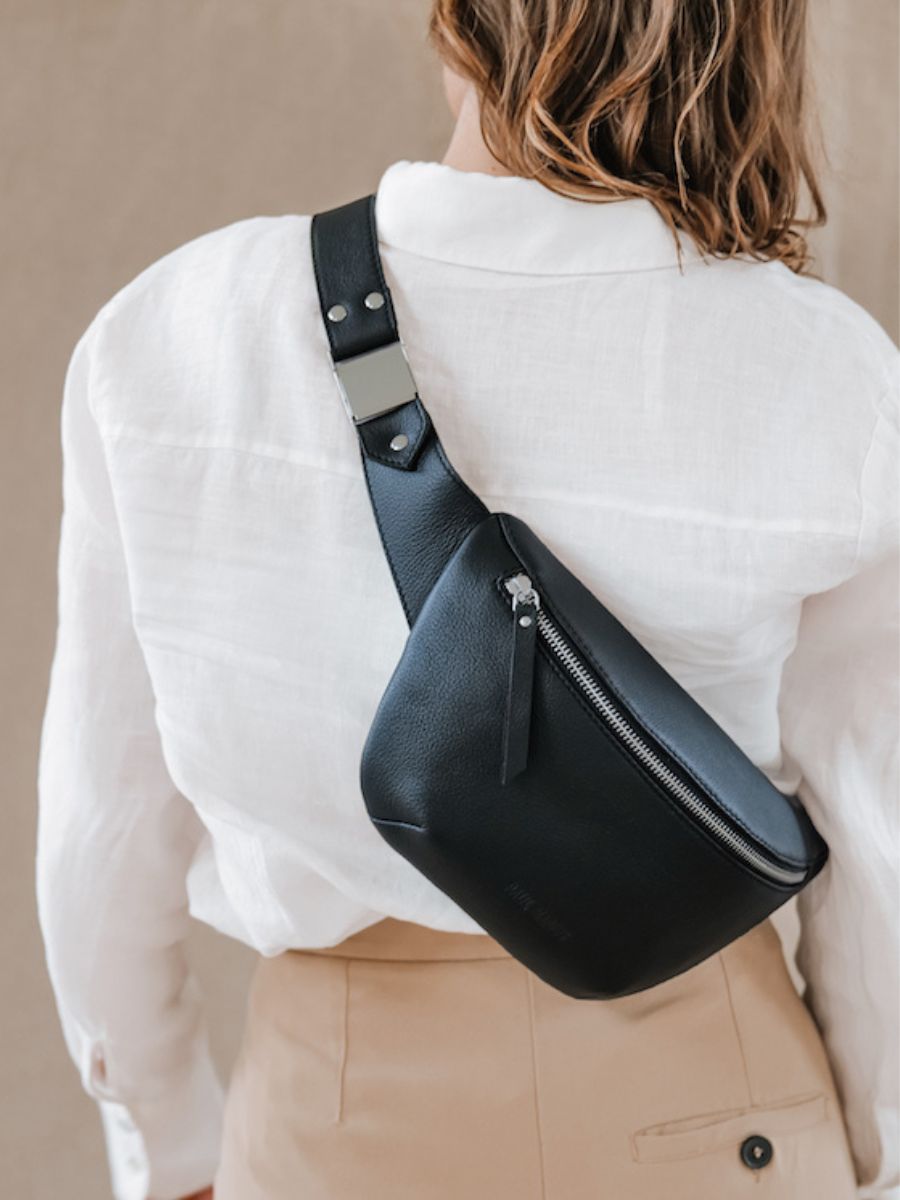 foto-bolso-riñon-de-cuero-negro-labanane-negro-paul-marius-m503-b