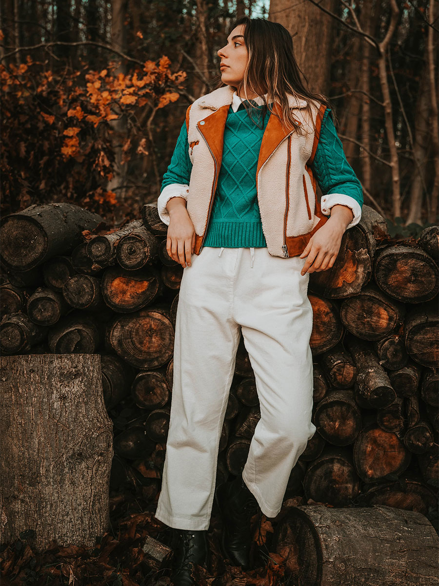 foto-de-modelo-perfekto-de-cuero-mujer-marrón-leperfectosans-manches-naturel-paul-marius-wpj-sm-sh-w-l-s36