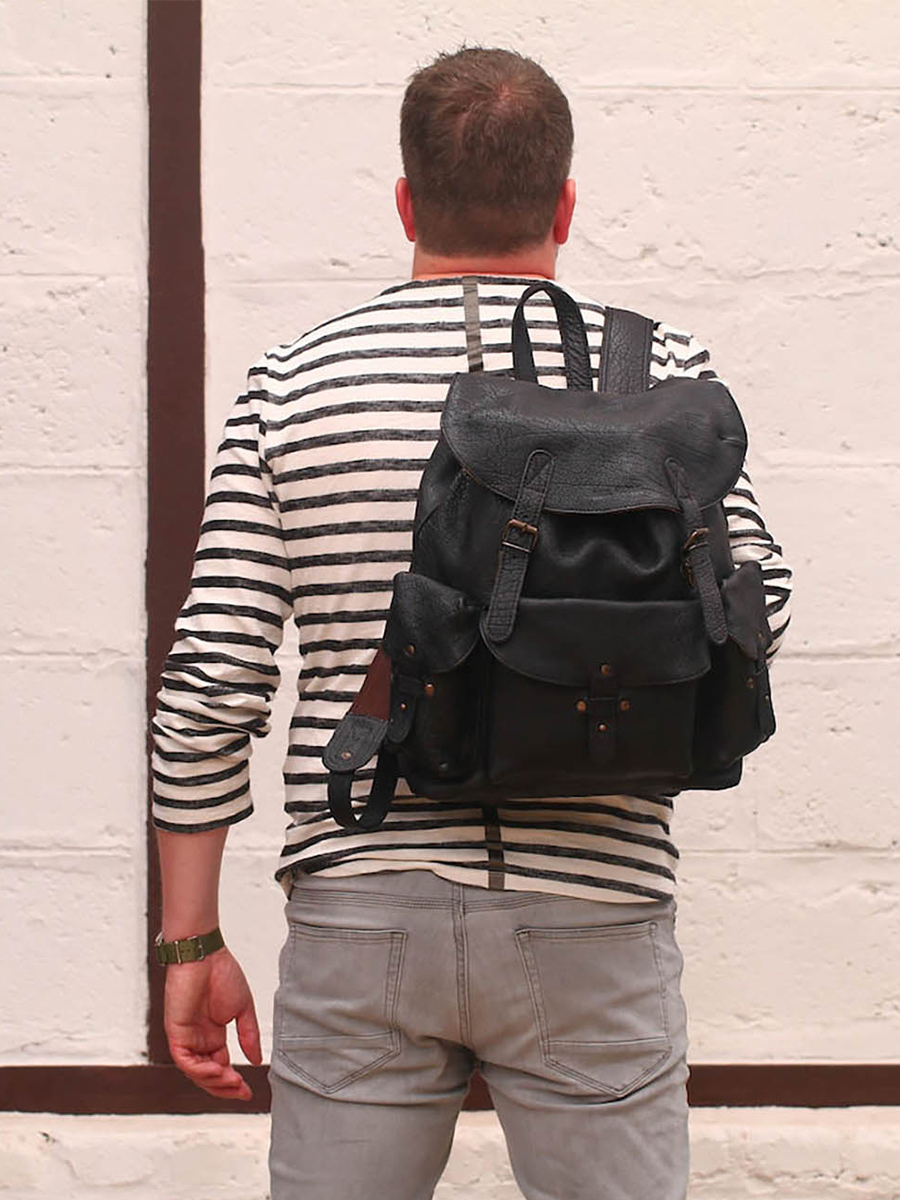 foto-mochila-de-cuero-negro-lemeridien-negro-paul-marius-m38-b