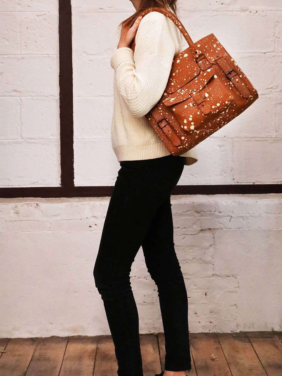 foto-interior-bolso-bandolera-cuero-mujer-beige-lerive-gauche-artista-m-sable-paul-marius-w01m-a-n