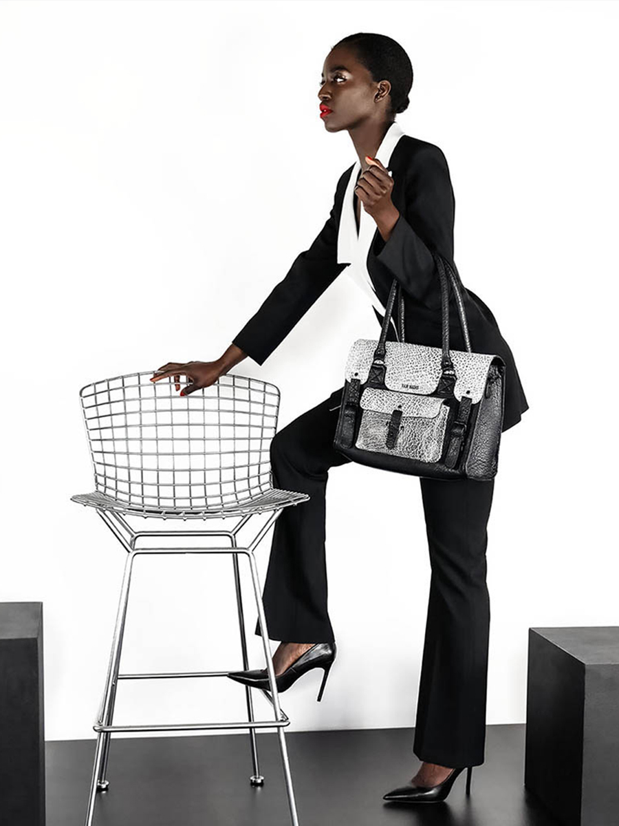 foto-vista-frontal-bolso-bandolera-cuero-mujer-lerive-gauche-m-empreinte-paul-marius-w01m-b-w