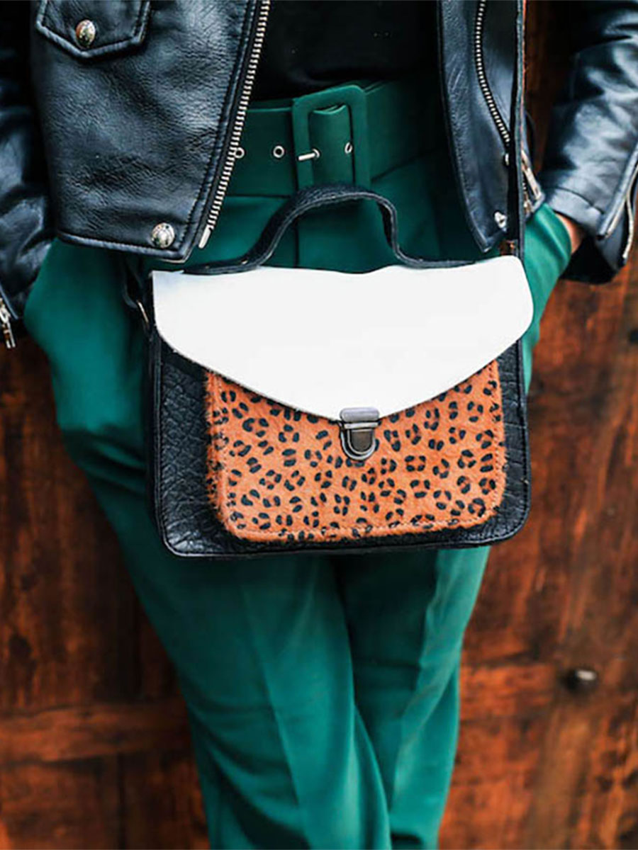 foto-vista-posterior-bolso-bandolera-cuero-mujer-negro-blanco-mademoiselle-george-leopardo-negro-blanco-paul-marius-w05-lp-b-w