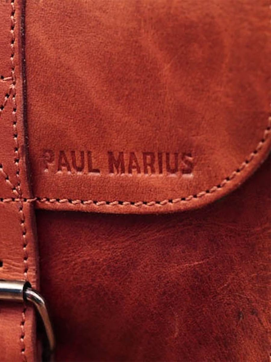 foto-material-bolso-bandolera-pequeño-cuero-mujer-marrón-lo-esencial-natural-paul-marius-m21-l