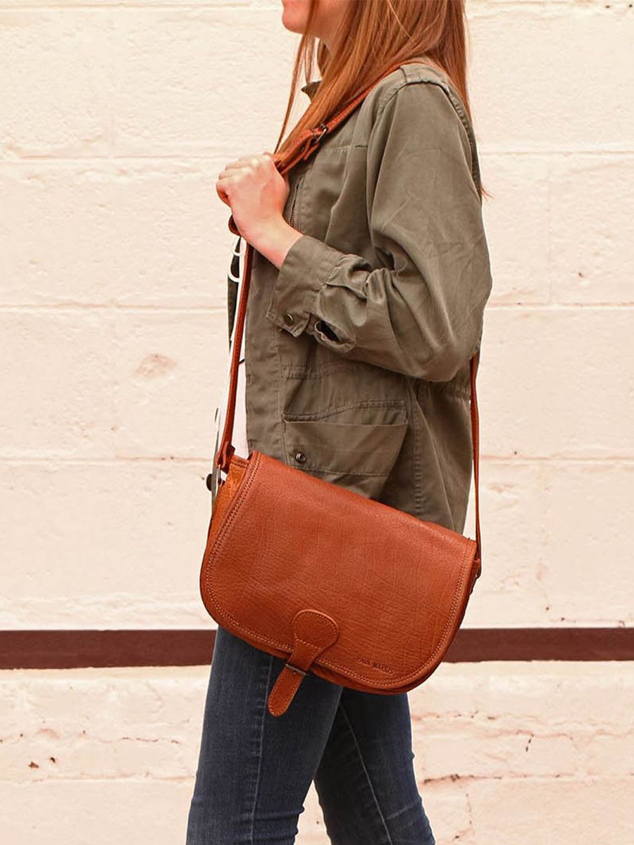 foto-bolso-bandolera-cuero-mujer-marrón-levagabond-natural-paul-marius-m44l-l