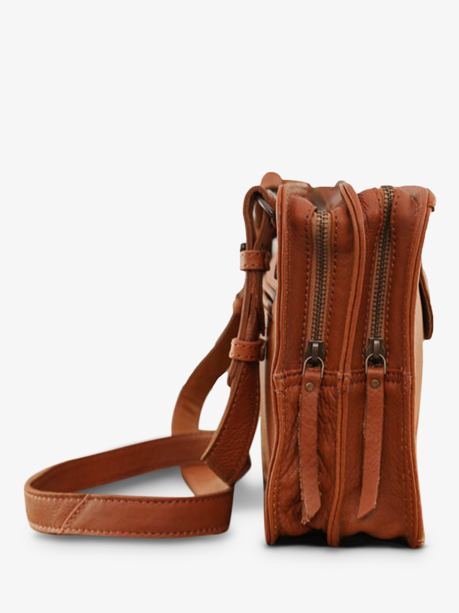foto-vista-lateral-bolso-bandolera-cuero-mujer-marrón-legraphique-natural-paul-marius-w17-l