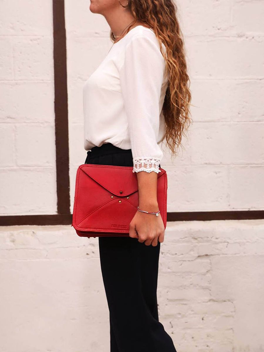 foto-bolso-bandolera-cuero-mujer-rojo-legraphique-rojo-carmín-paul-marius-w17-r