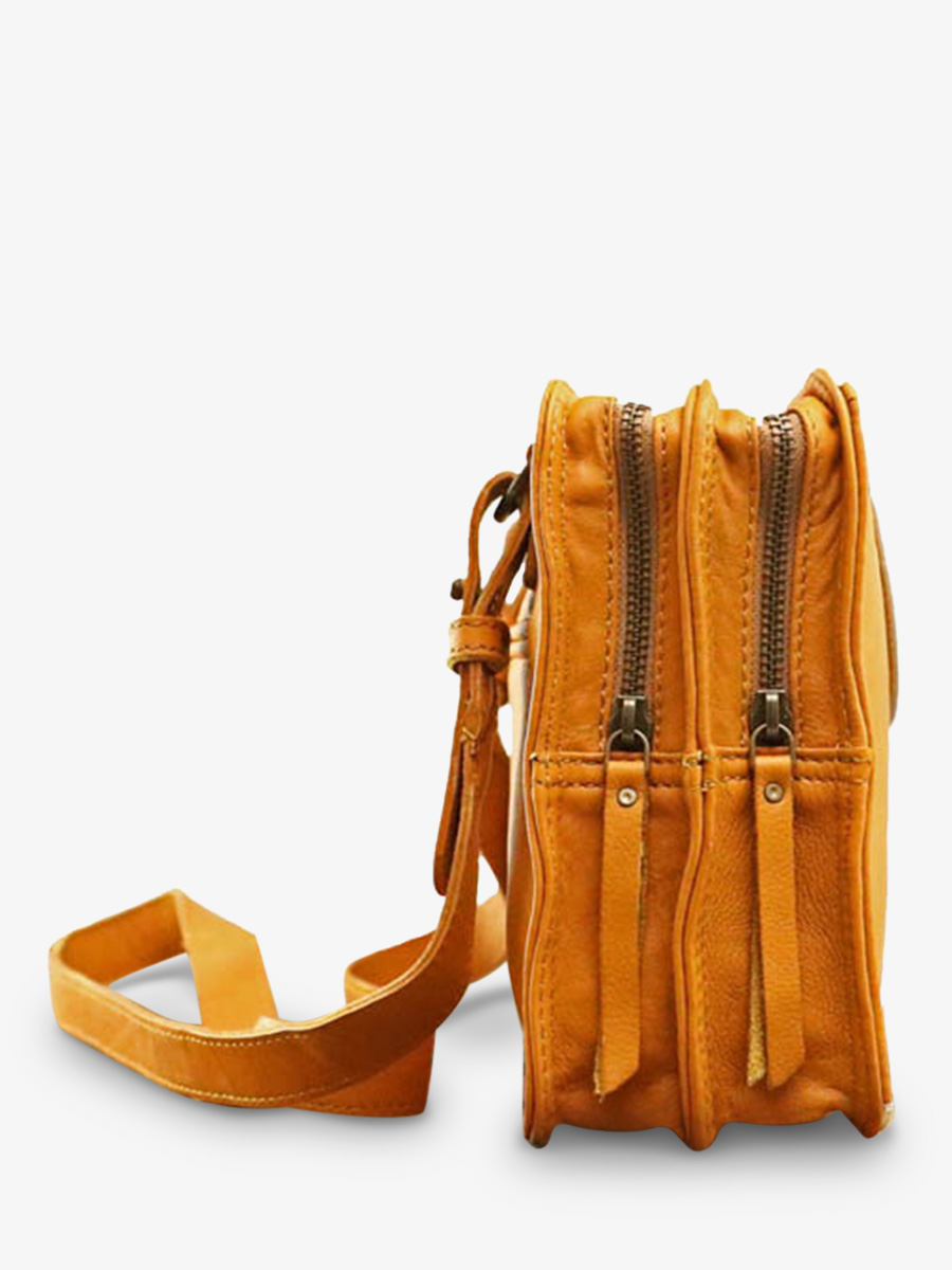 foto-vista-lateral-bolso-bandolera-cuero-mujer-amarillo-plateado-legraphique-safran-argente-paul-marius-w17-y-s