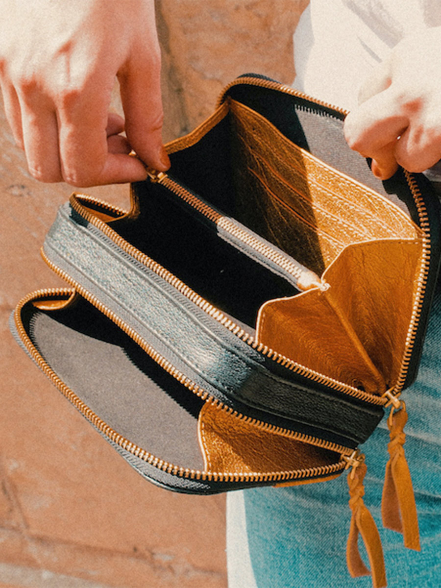 foto-bolso-cinturón-cuero-mujer-negro-dorado-paula-negro-dorado-paul-marius-m66-b-g