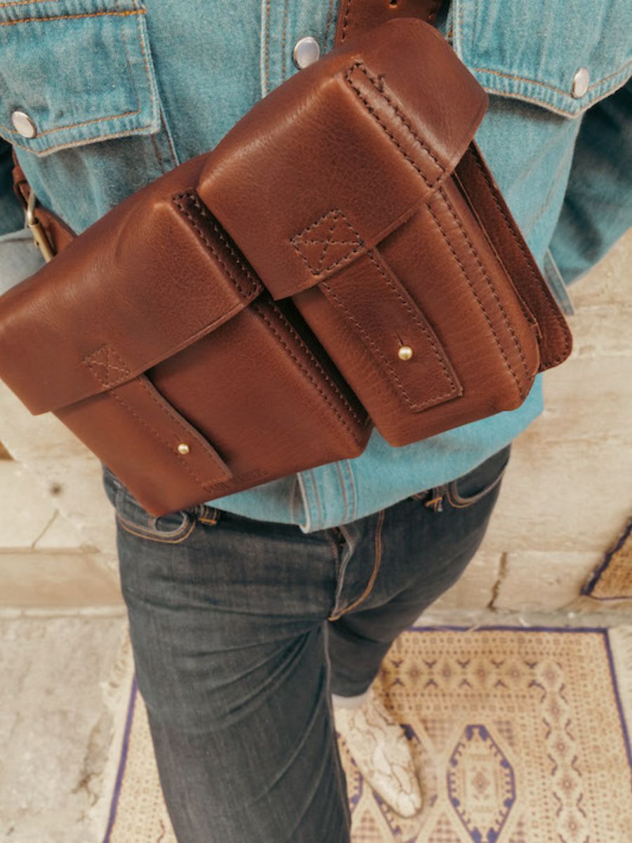 foto-vista-posterior-bolso-bandolera-cuero-mujer-marrón-lacartouchiere-marrón-aceitado-paul-marius-m401-omb