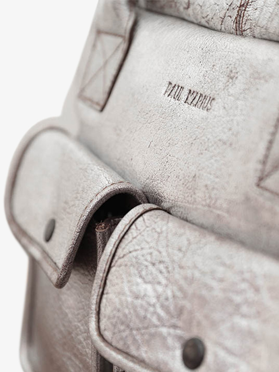 foto-vista-frontal-portadocumentos-cuero-mujer-plateado-ledandy-ámbar-plateado-paul-marius-w04-bs