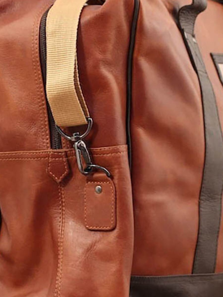 foto-vista-posterior-bolsa-de-viaje-cuero-marrón-lelong-courrier-natural-paul-marius-m04-l