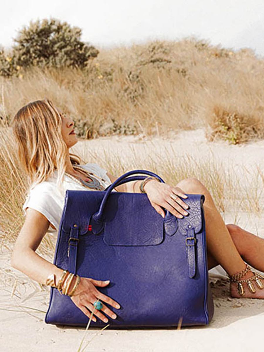 foto-vista-frontal-gran-bolsa-de-viaje-cuero-hombre-azul-rouen-delhi-azul-egipcio-paul-marius-m105-egb