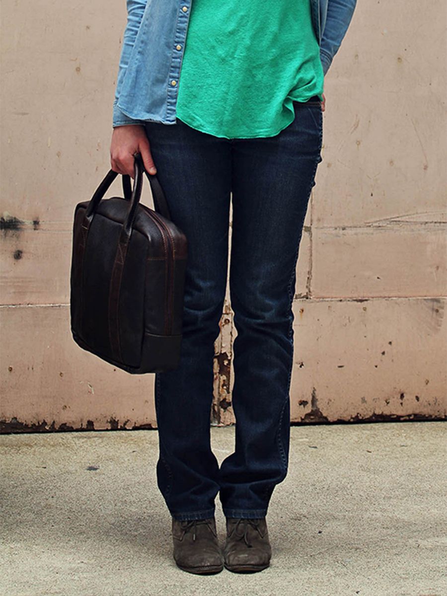 foto-vista-lateral-maletín-ordenador-cuero-negro-lemecanographe-indus-paul-marius-m22-d