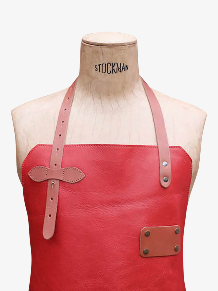 foto-vista-frontal-delantal-de-cuero-para-jardinería-rojo-letablier-en-cuero-rojo-carmín-paul-marius-apron-leather-r