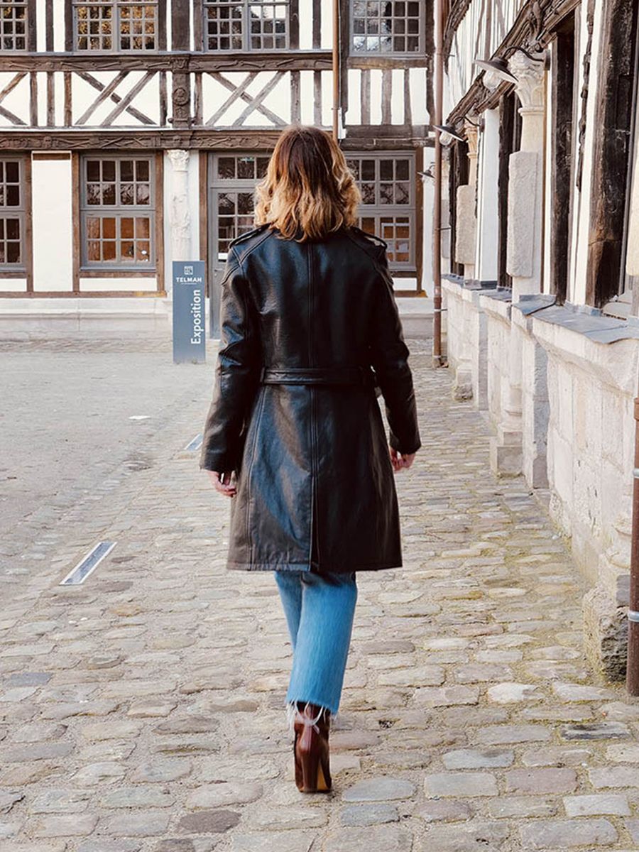 foto-vista-posterior-trench-cuero-mujer-negro-letrench-negro-paul-marius-wtc-b-s36