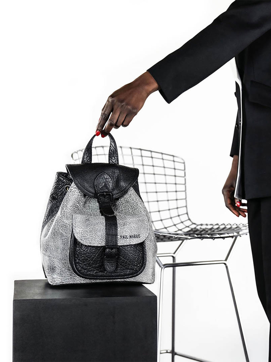 foto-vista-frontal-mochila-de-cuero-mujer-lebaroudeur-empreinte-paul-marius-m40-b-w