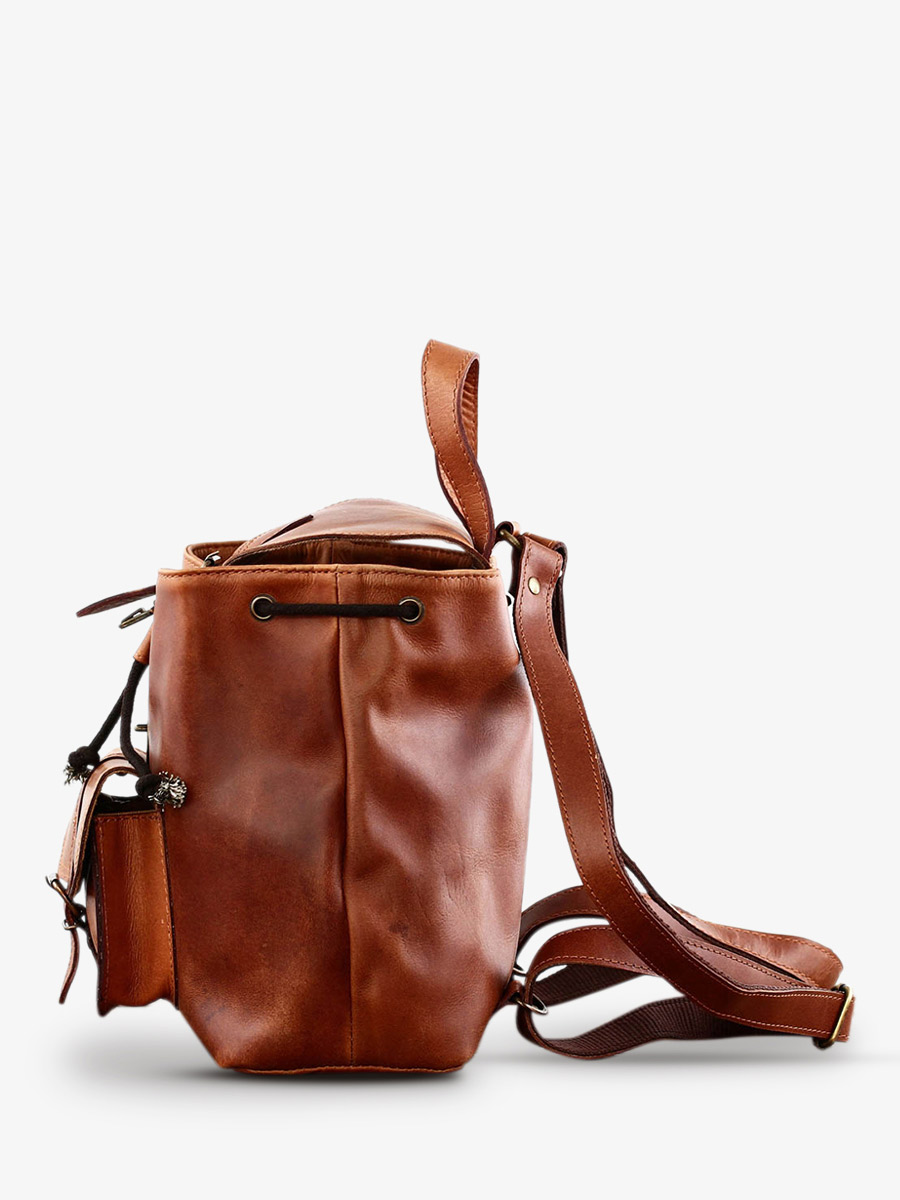 foto-vista-lateral-mochila-cuero-mujer-marrón-lebaroudeur-natural-paul-marius-m40-l