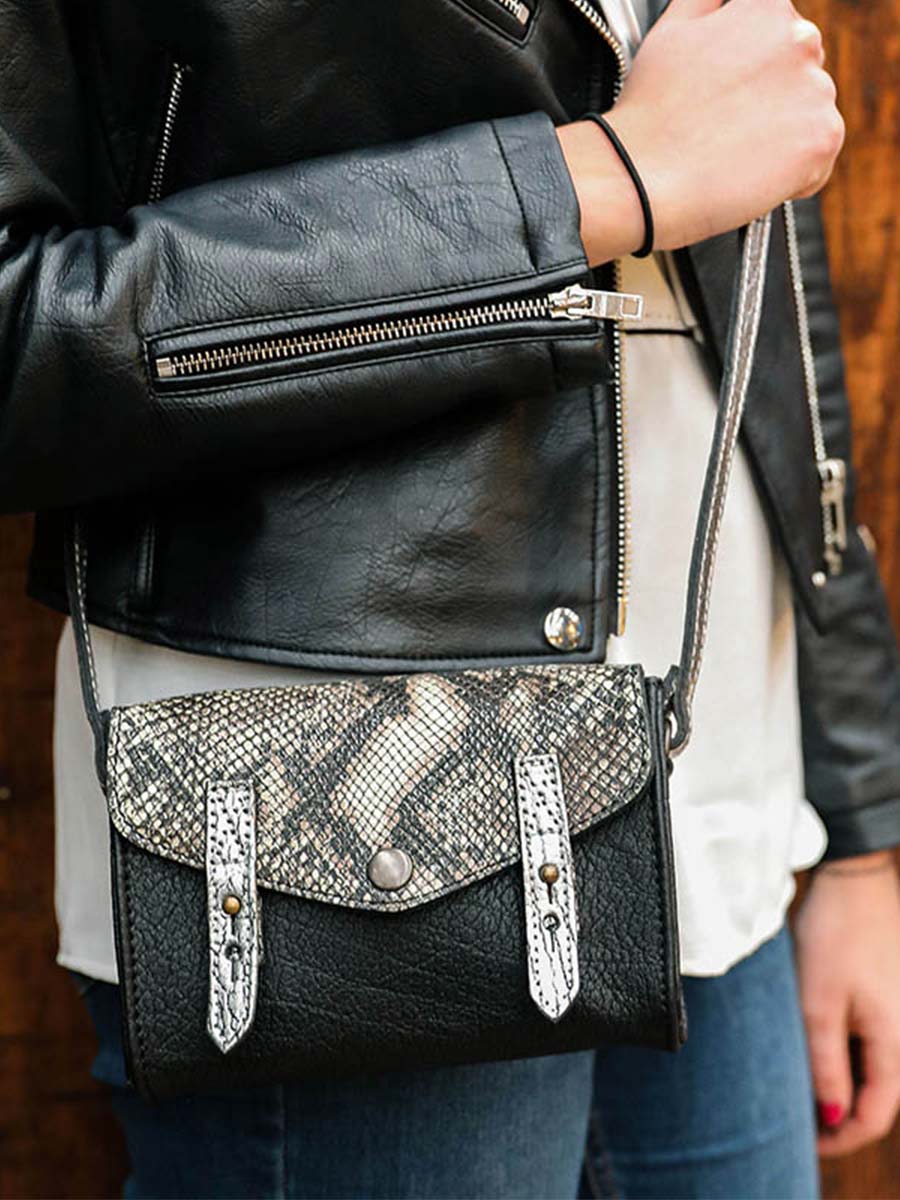 foto-bolso-bandolera-cuero-mujer-negro-le-mini-indispensable-pitón-negro-paul-marius-w08s-p-b