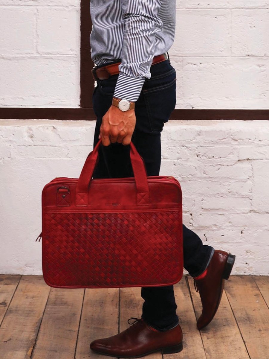 foto-interior-portadocumentos-cuero-hombre-rojo-leconquerant-trenza-roja-paul-marius-b01w-r