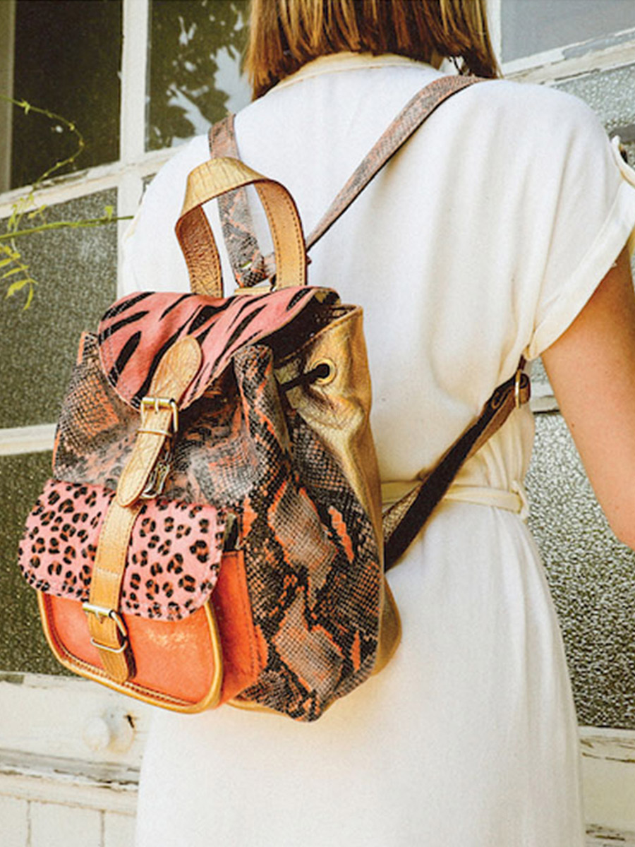 foto-vista-lateral-mochila-de-cuero-para-mujer-rosa-dorada-lebaroudeur-chimere-rosa-dorada-paul-marius-m40-ch-pi-g