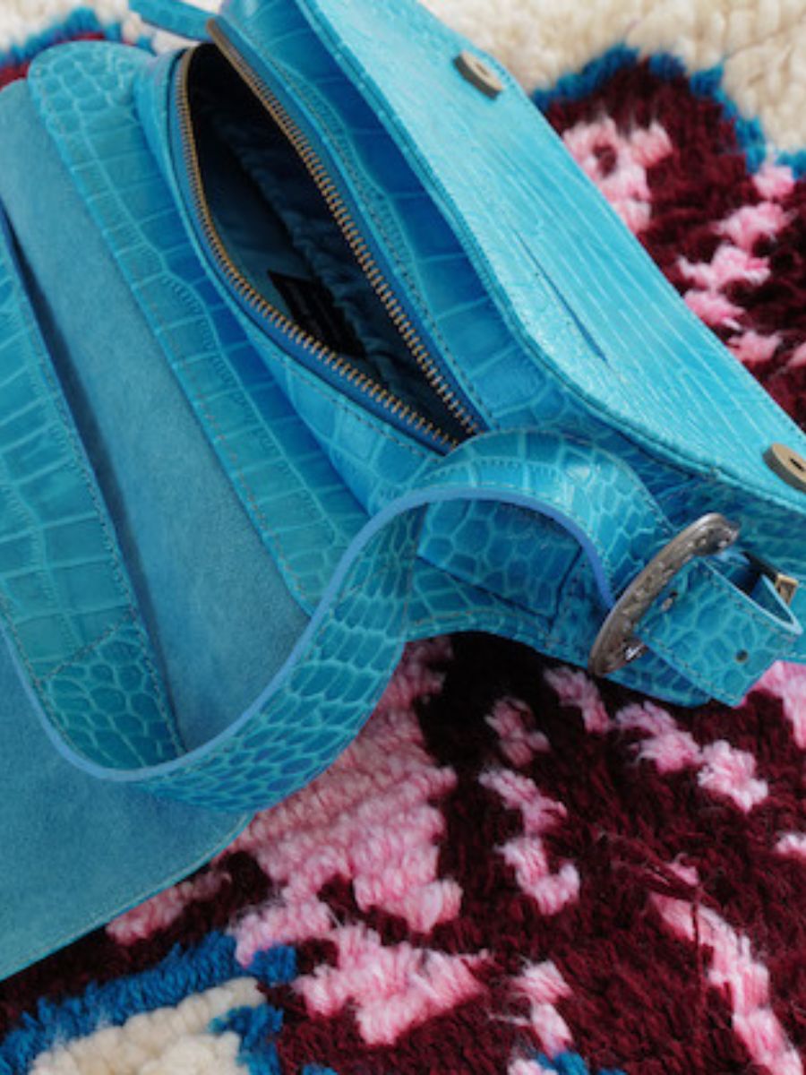 foto-interior-bolso-bandolera-cuero-mujer-azul-lebaguette-alligator-cocktail-topaze-paul-marius-w29-a-blu