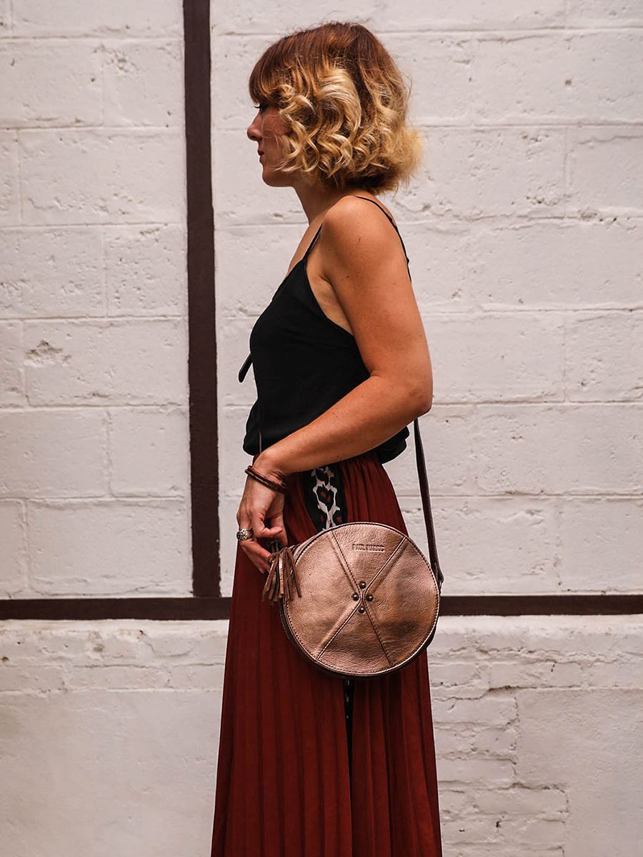 foto-bolso-bandolera-cuero-ron-mujer-cobre-monprecieux-cobre-paul-marius-w18-c