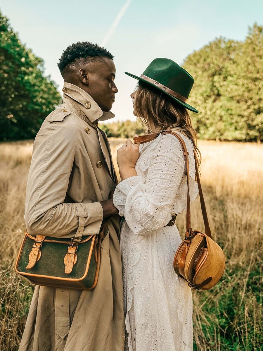 foto-vista-frontal-bolso-bandolera-cuero-mujer-marrón-pampa-paul-marius-lebohemien