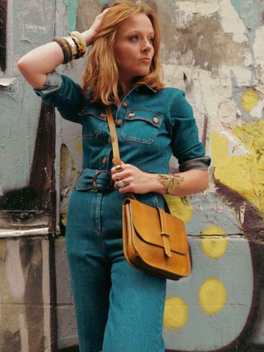 foto-de-la-bolsa-bandolera-de-cuero-para-mujer-marrón-lagibeciere-miel-aceitado-paul-marius-m24-ody