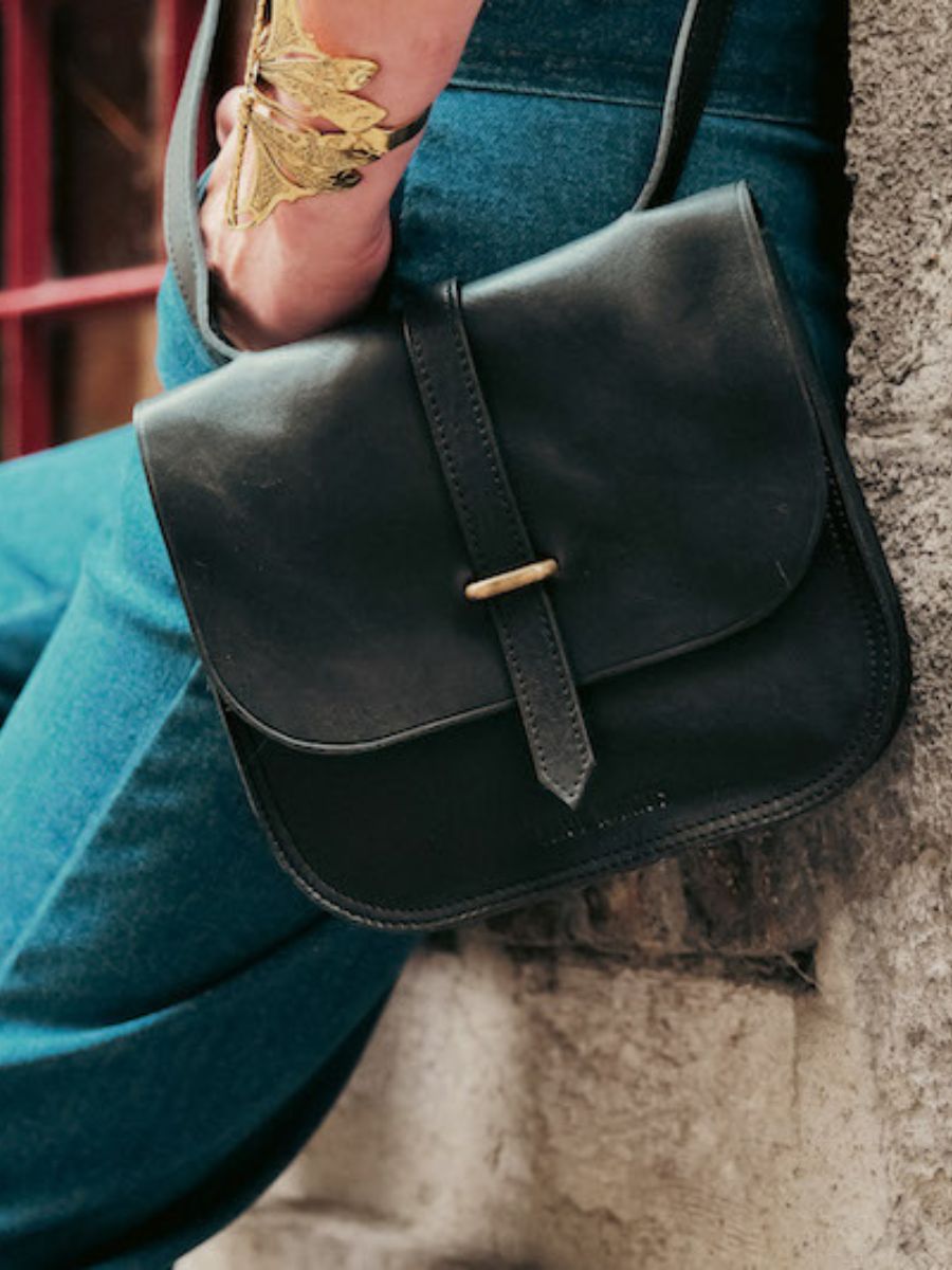 foto-bolso-bandolera-cuero-mujer-negro-lagibeciere-negro-aceite-paul-marius-m24-obl