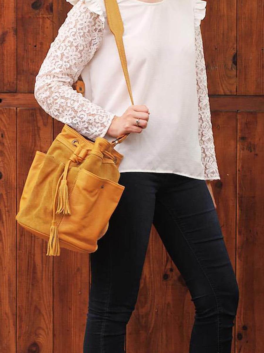foto-bolso-bandolera-cuero-mujer-amarillo-fleur-safran-paul-marius-w10-y