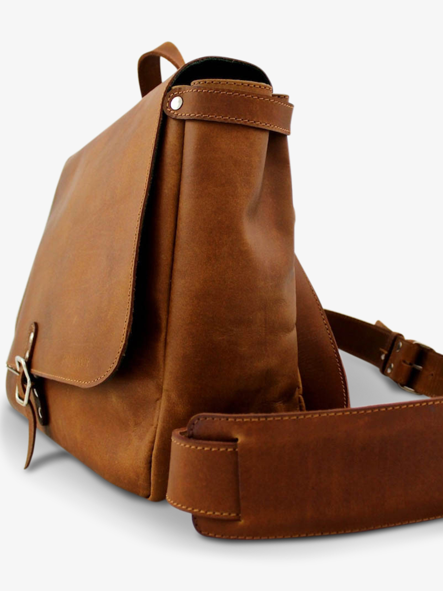 foto-vista-lateral-portadocumentos-cuero-retro-vintage-marrón-lepostier-m-natural-paul-marius-m07s14-l