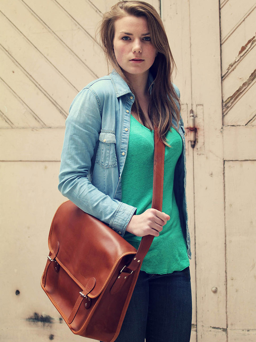 foto-portafolios-de-cuero-marrón-lasacoche-l-natural-paul-marius-m02s16-l