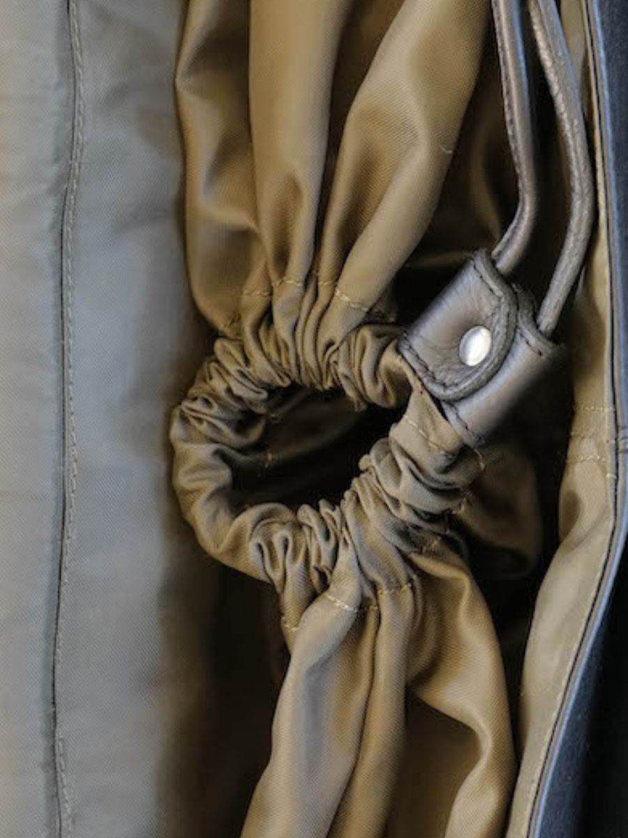 foto-material-bolsa-moto-en-cuero-negro-lenomade-m-negro-aceite-paul-marius-m100m-obl