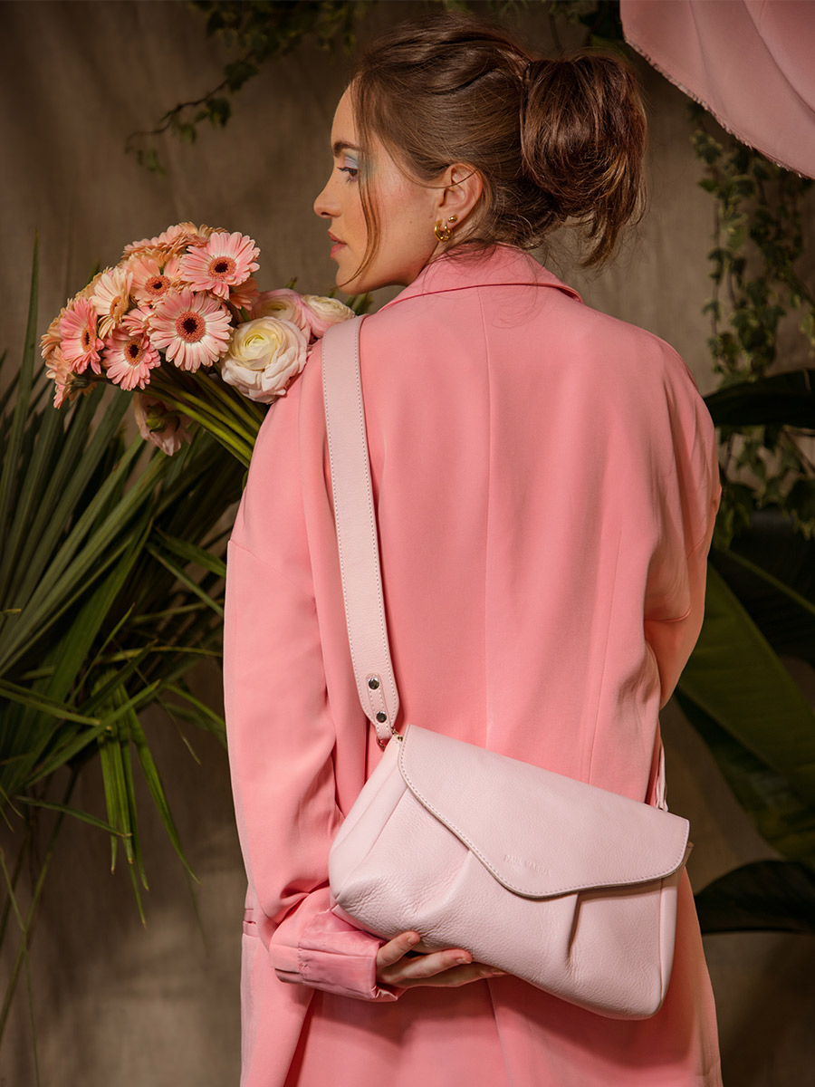 foto-material-bolso-bandolera-cuero-rosa-suzon-m-pastel-poudre-paul-marius-w25m-pt-pi